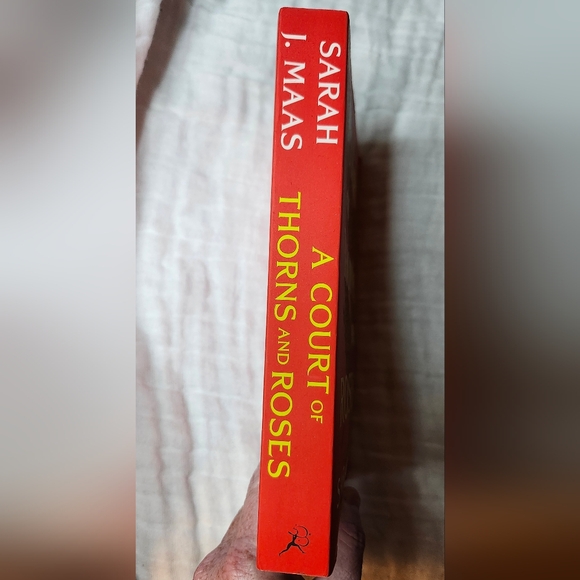 Sarah J Maas - A Court of Thorns and Roses - Fantasy Romance, Young Adult, Fae - Picture 2 of 6